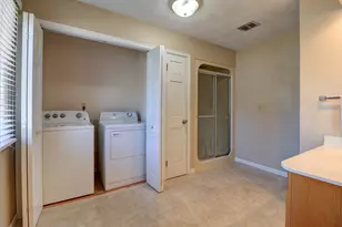 302 W 13th St, Sterling, IL 61081 - Photo 19