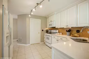 707 Clover Hill Ct, Elk Grove Village, IL 60007 - Photo 7