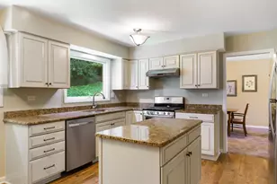 1124 Crane Dr, Sleepy Hollow, IL 60118 - Photo 9