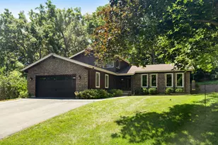1124 Crane Dr, Sleepy Hollow, IL 60118 - Photo 1
