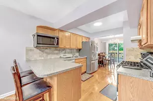 411 Hickory Dr, Wheeling, IL 60090 - Photo 9