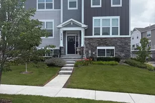 2724 Fieldcrest Dr, Mundelein, IL 60060 - Photo 1