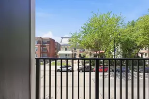 948 W Sunnyside Ave, Chicago, IL 60640 - Photo 11