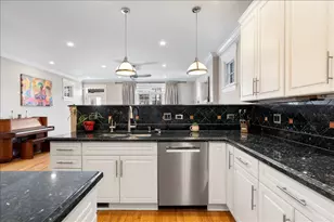 1925 W Berenice Ave, Chicago, IL 60613 - Photo 11