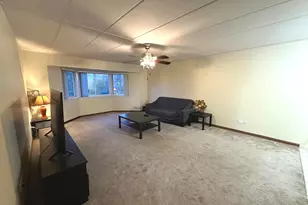 300 Roselle Rd, Schaumburg, IL 60193 - Photo 5