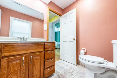 6611 W Foster Avenue, Chicago, IL 60656 - Photo 15