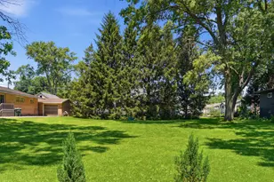 402 E 19th St, Sterling, IL 61081 - Photo 9