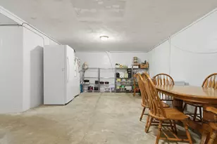 402 E 19th St, Sterling, IL 61081 - Photo 33
