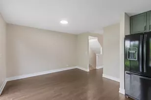 856 W St Johns Pl, Palatine, IL 60067 - Photo 9