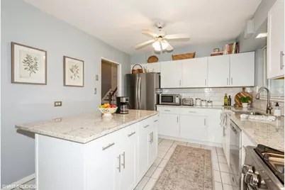 319 Shirley Court, Wheaton, IL 60187 - Photo 9
