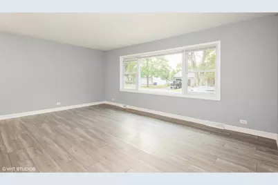 319 Shirley Court, Wheaton, IL 60187 - Photo 3