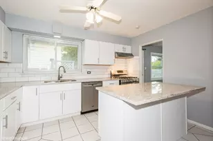 319 Shirley Ct, Wheaton, IL 60187 - Photo 7
