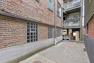 1222 W Victoria St, Chicago, IL 60660 - Photo 9