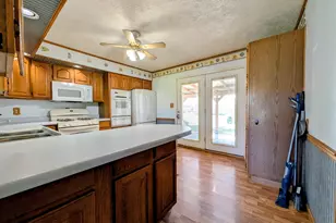 21 E Romeo Rd, Romeoville, IL 60446 - Photo 11