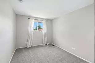 18W074 Jamestown Ln, Villa Park, IL 60181 - Photo 17