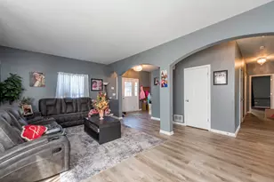 1995 W Meadowview Dr, Round Lake, IL 60073 - Photo 27