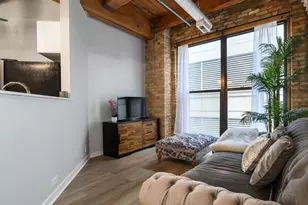 225 W Huron St, Chicago, IL 60654 - Photo 5