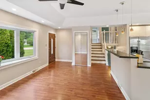 219 Countryside Ln, Lindenhurst, IL 60046 - Photo 3