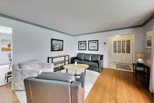 104 N Northampton Dr, Geneva, IL 60134 - Photo 9