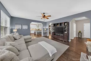 348 Kingsport Ct, Crystal Lake, IL 60012 - Photo 9
