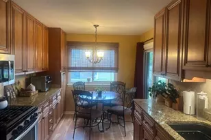353 Lambert Dr, Schaumburg, IL 60193 - Photo 9