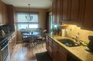 353 Lambert Dr, Schaumburg, IL 60193 - Photo 5
