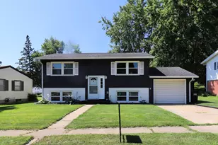 1719 Revere, Freeport, IL 61032 - Photo 5