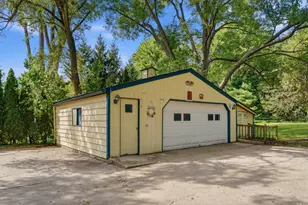 1009 Chicago Ave, Dixon, IL 61021 - Photo 3