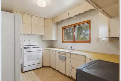 1009 Chicago Avenue, Dixon, IL 61021 - Photo 9