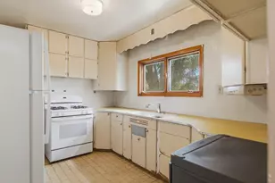 1009 Chicago Ave, Dixon, IL 61021 - Photo 9