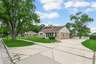 17561 Sycamore Dr, Homewood, IL 60430 - Photo 1