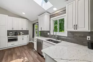 2011 Glenmoor Dr, West Dundee, IL 60118 - Photo 13