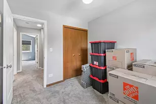2011 Glenmoor Dr, West Dundee, IL 60118 - Photo 19