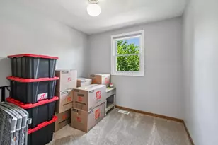 2011 Glenmoor Dr, West Dundee, IL 60118 - Photo 17