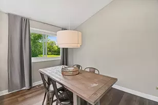 2011 Glenmoor Dr, West Dundee, IL 60118 - Photo 9