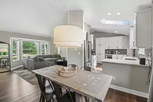 2011 Glenmoor Dr, West Dundee, IL 60118 - Photo 11