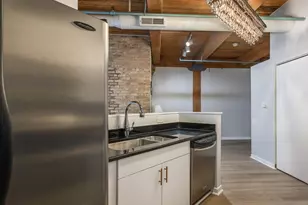 225 W Huron St, Chicago, IL 60654 - Photo 11