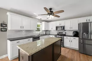 2004 Oakdale Estates Dr, Plainfield, IL 60586 - Photo 5