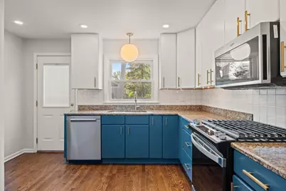 913 Cambridge Lane, Wilmette, IL 60091 - Photo 5