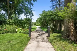 913 Cambridge Ln, Wilmette, IL 60091 - Photo 23