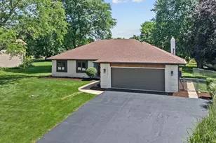 11S475 Walter Ln, Naperville, IL 60564 - Photo 5