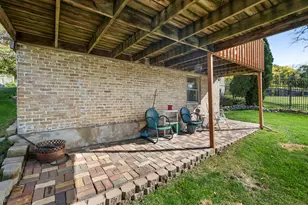 642 Wellington Ave, Elgin, IL 60120 - Photo 31