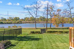 642 Wellington Ave, Elgin, IL 60120 - Photo 17