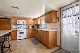 642 Wellington Ave, Elgin, IL 60120 - Photo 27