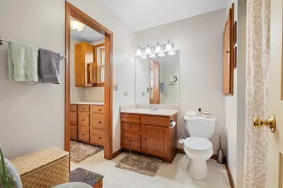 642 Wellington Avenue, Elgin, IL 60120 - Photo 13