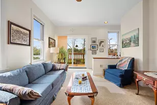 642 Wellington Ave, Elgin, IL 60120 - Photo 5