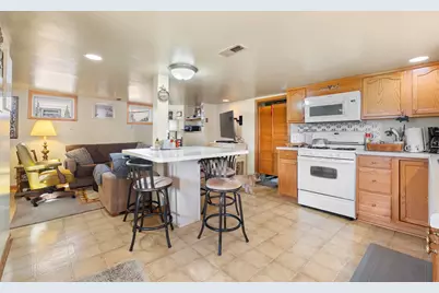 642 Wellington Avenue, Elgin, IL 60120 - Photo 25