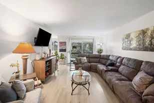 440 Raintree Ct, Glen Ellyn, IL 60137 - Photo 5