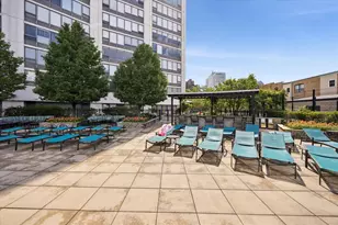 3930 N Pine Grove Ave, Chicago, IL 60613 - Photo 9