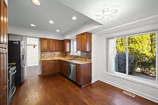 97 E Harbor Dr, Lake Zurich, IL 60047 - Photo 9
